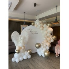 Фотозона Хрещення. Крила . Ресторан Very Well Cafe