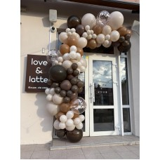 Гірлянда з кульок. Відкриття кав'ярні Love & Latte. Вишгород.